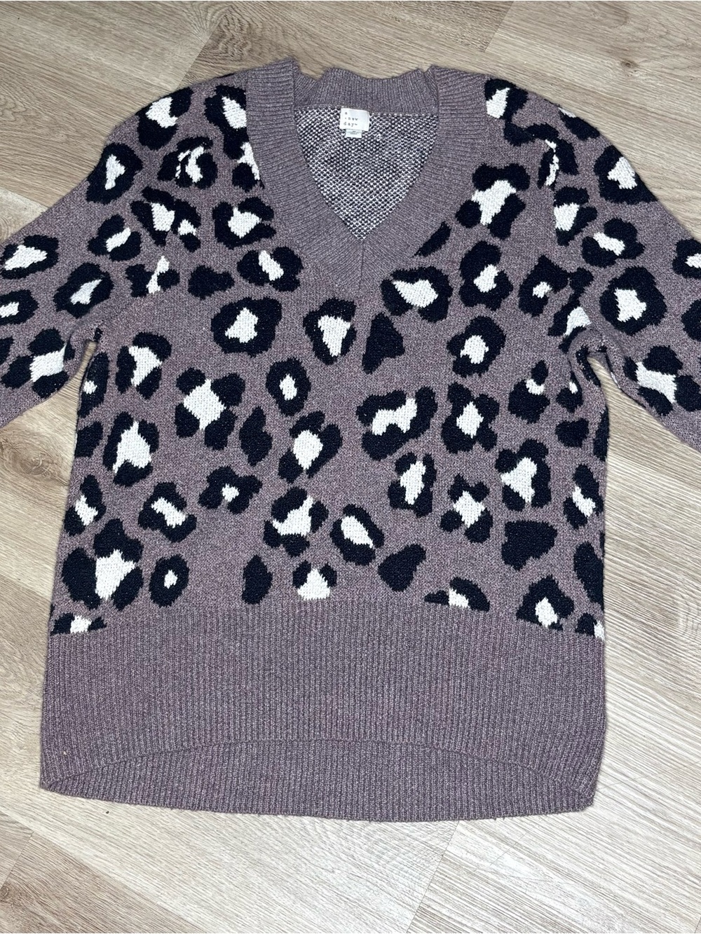 a new day Mauve Leopard Print V-Neck Sweater - Mauve/Black/Cream